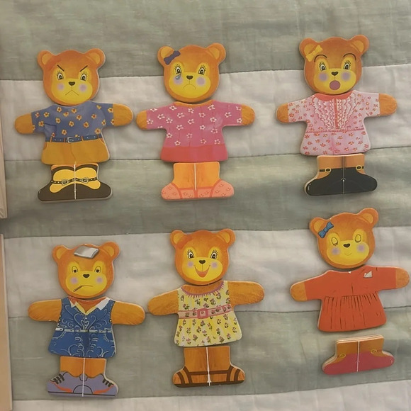 Melissa & Doug wooden bear dress-up toy - Picture 2 of 6